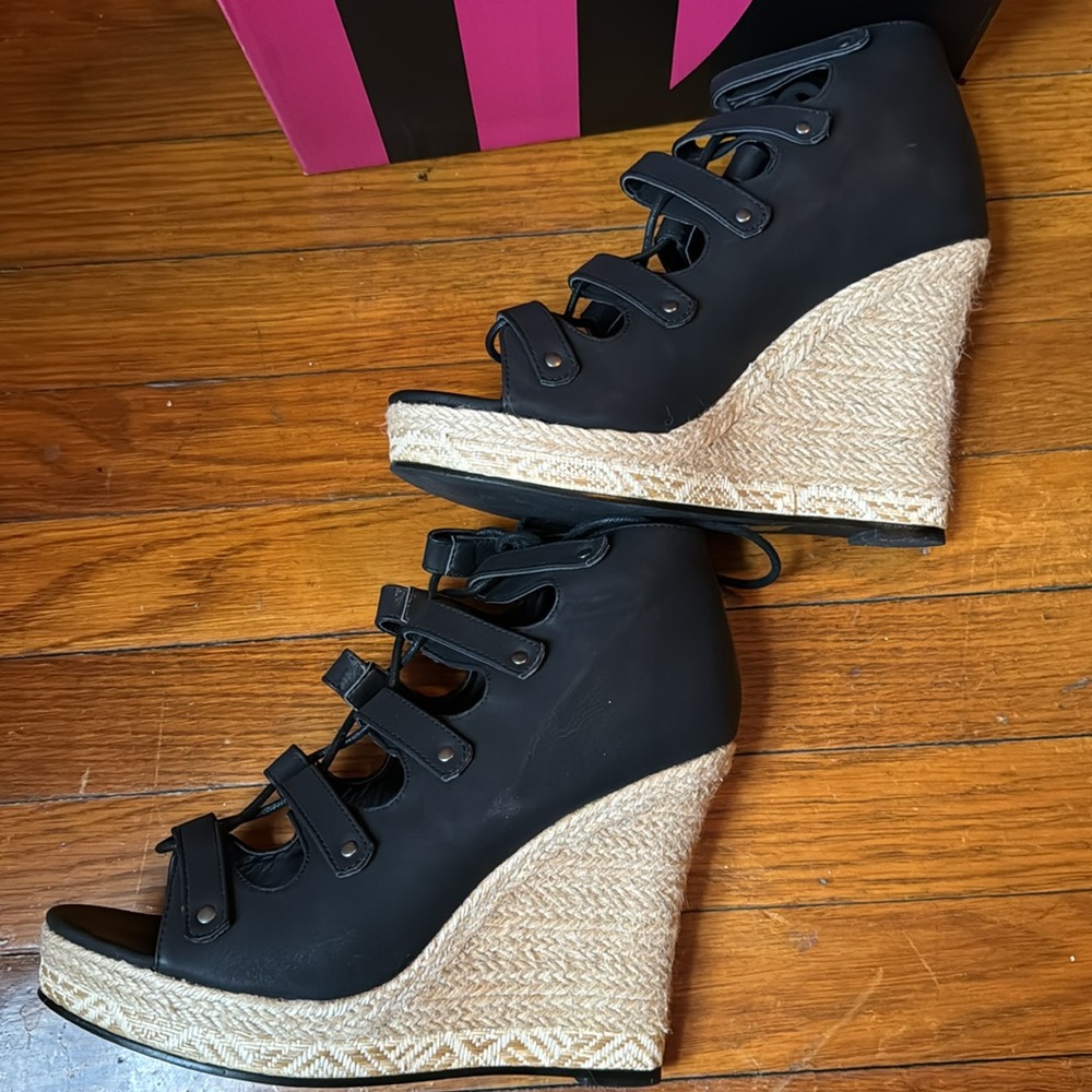 Michael Antonio Gizi Wedge Pump - Picture 8 of 9